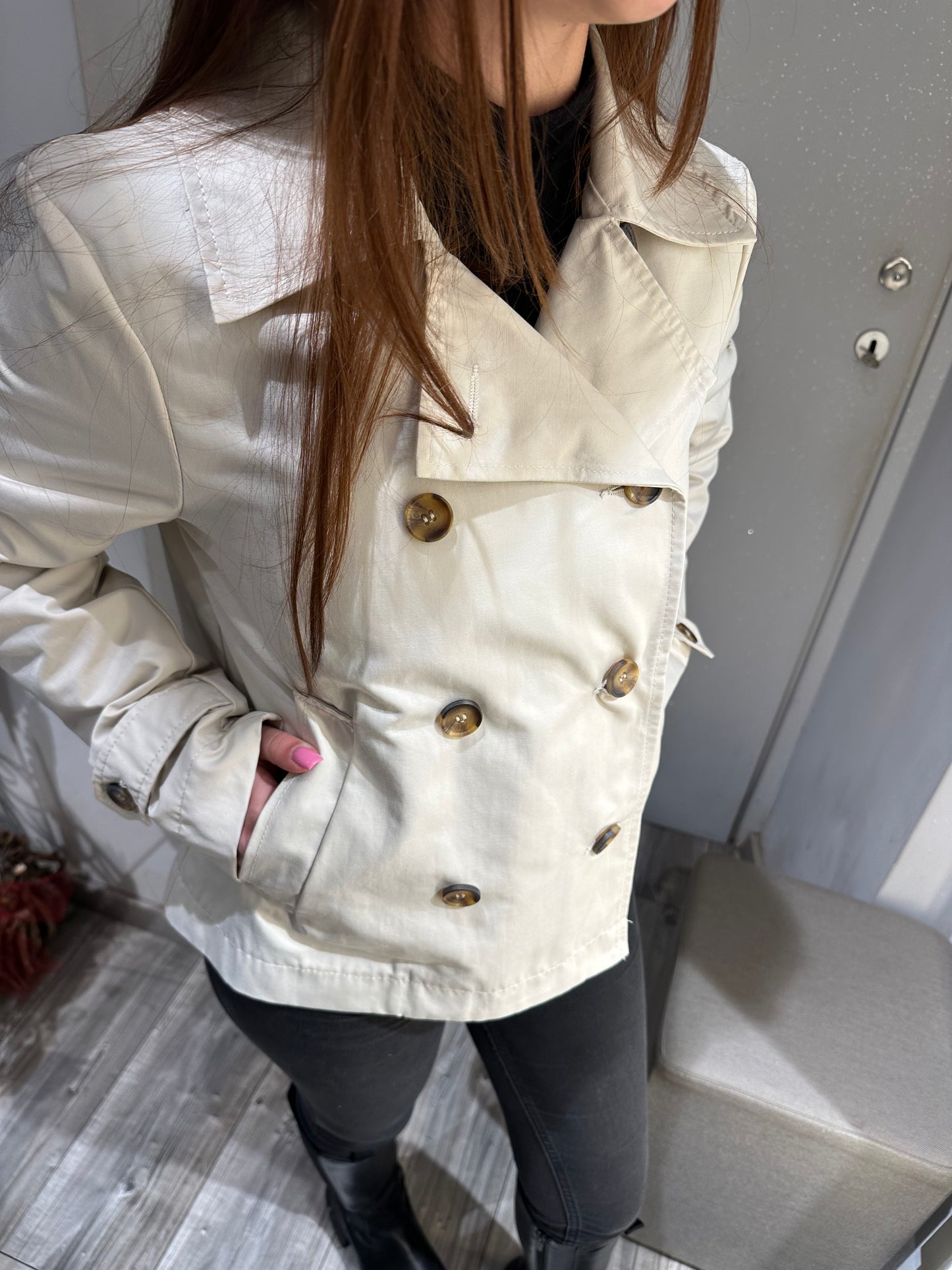 TRENCH CORTO