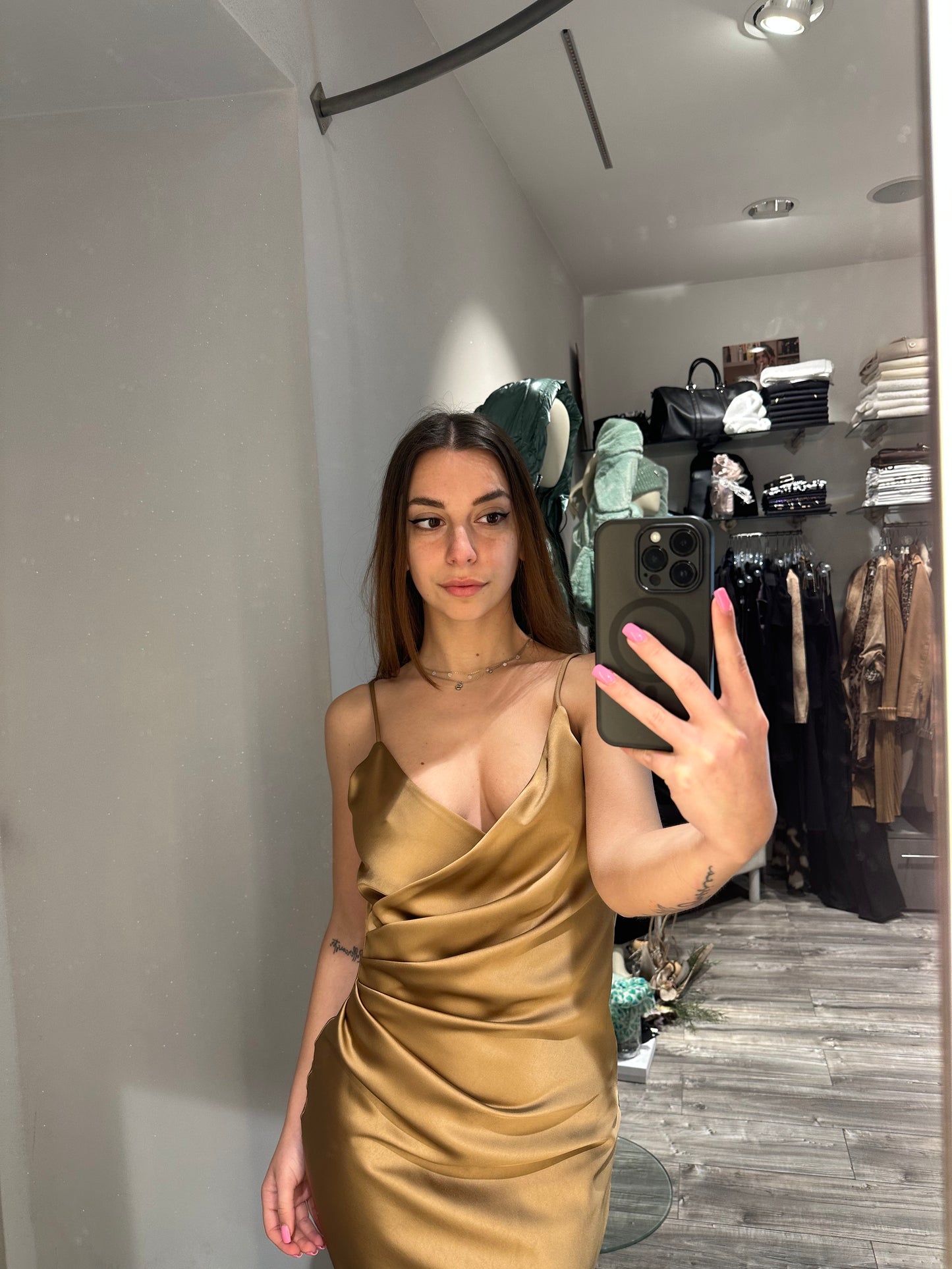 ABITO MIDI DRAPPEGGIATO EFFETTO SATIN
