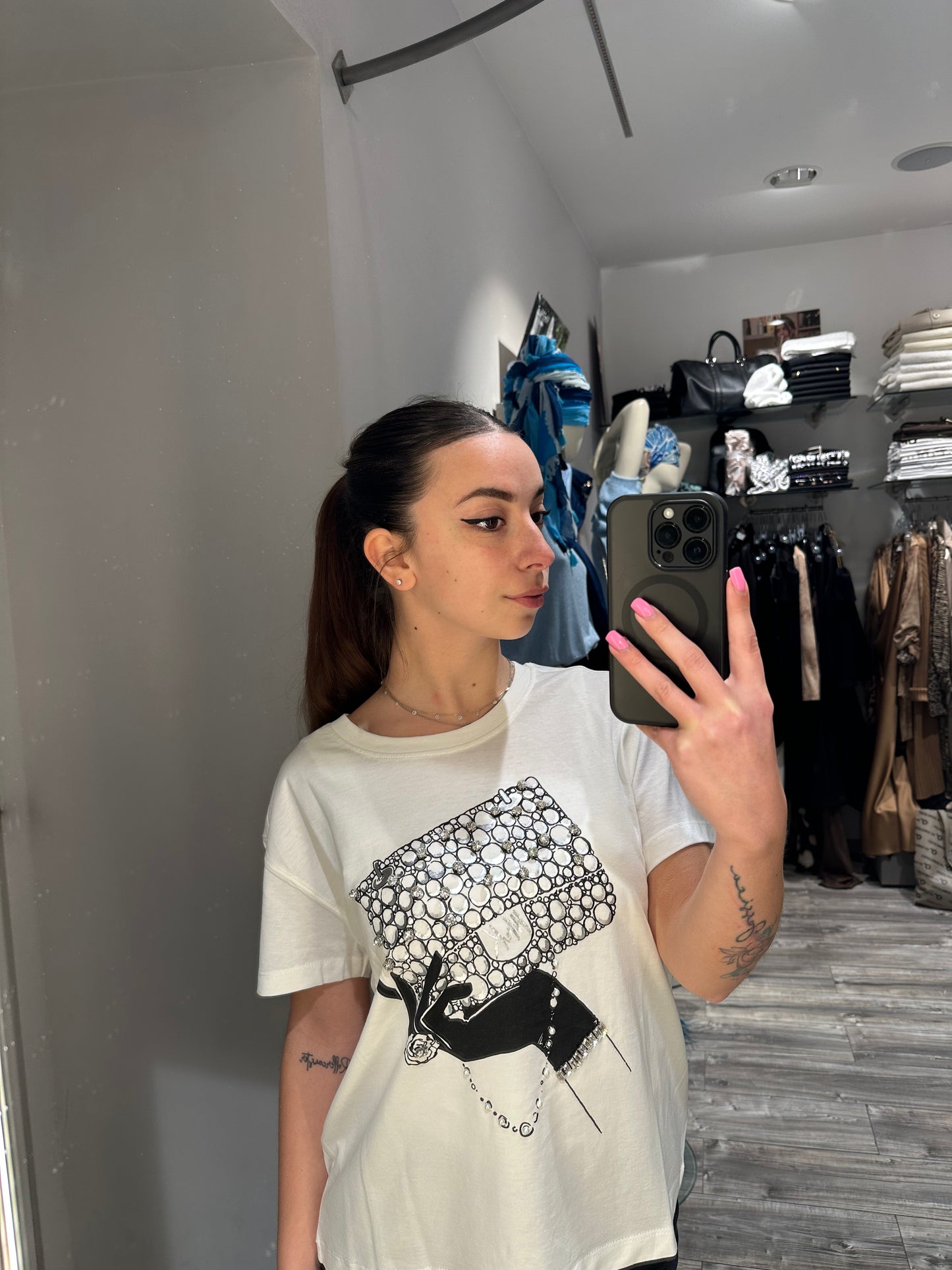 T-SHIRT BIANCA STAMPA BUSTA E STRASS