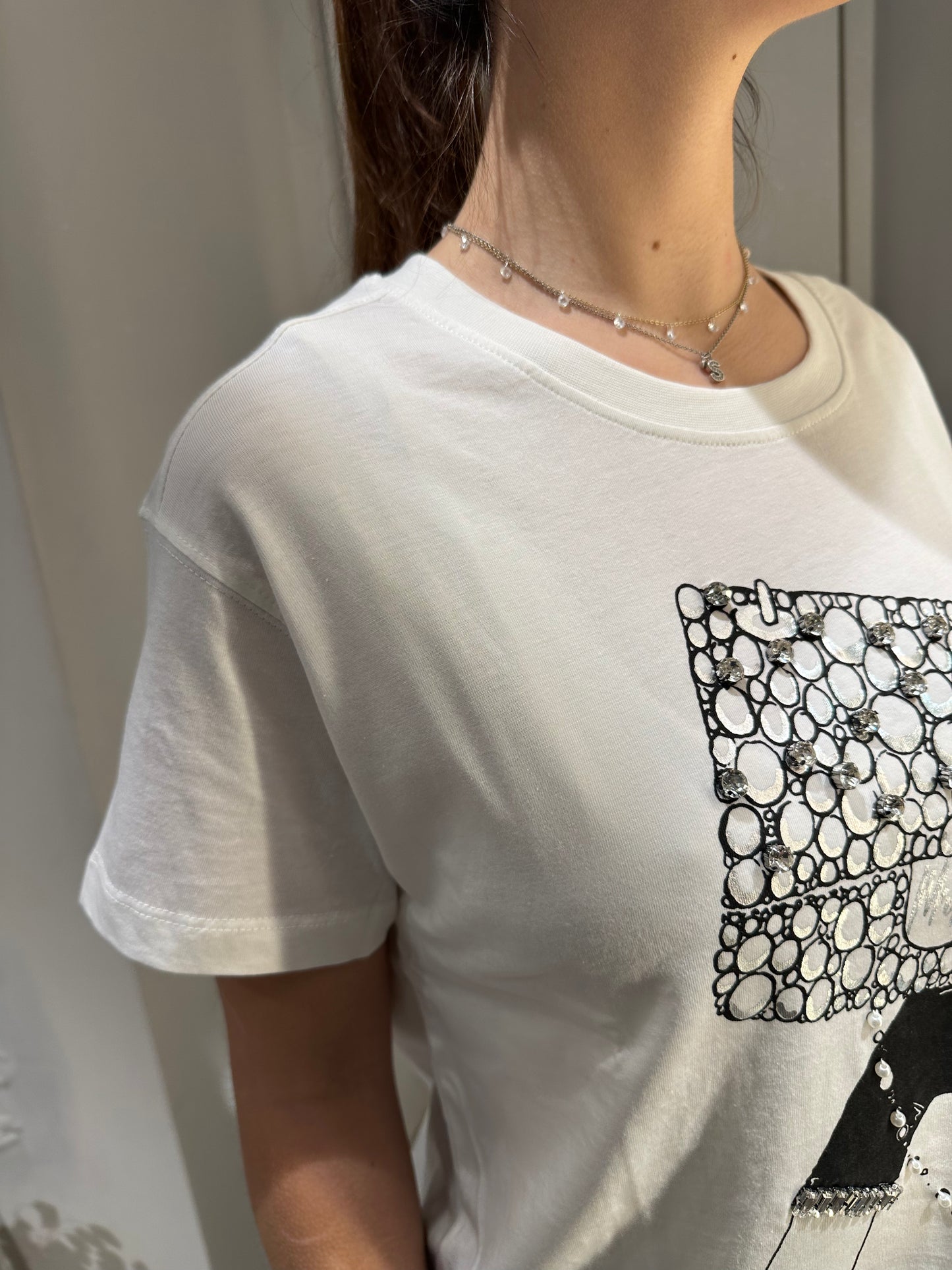 T-SHIRT BIANCA STAMPA BUSTA E STRASS