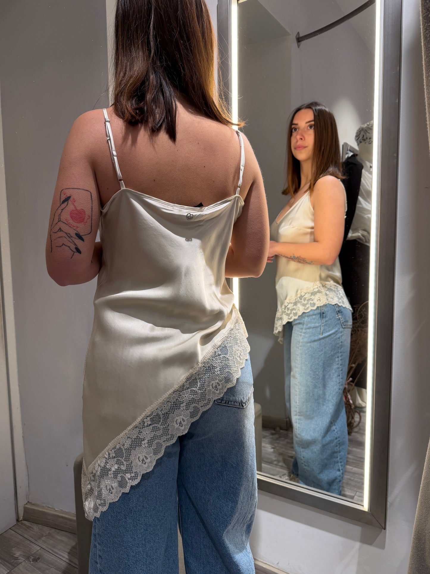 TOP IN VISCOSA CON BORDO IN PIZZO