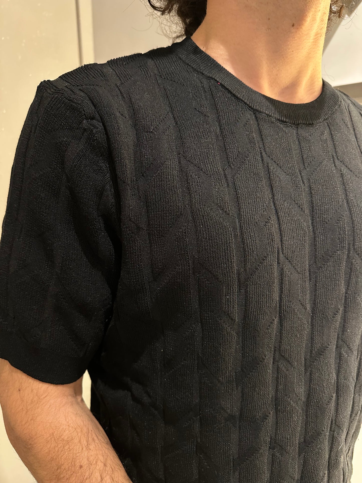 MAGLIA GIROCOLLO STRUTTURATA NERA