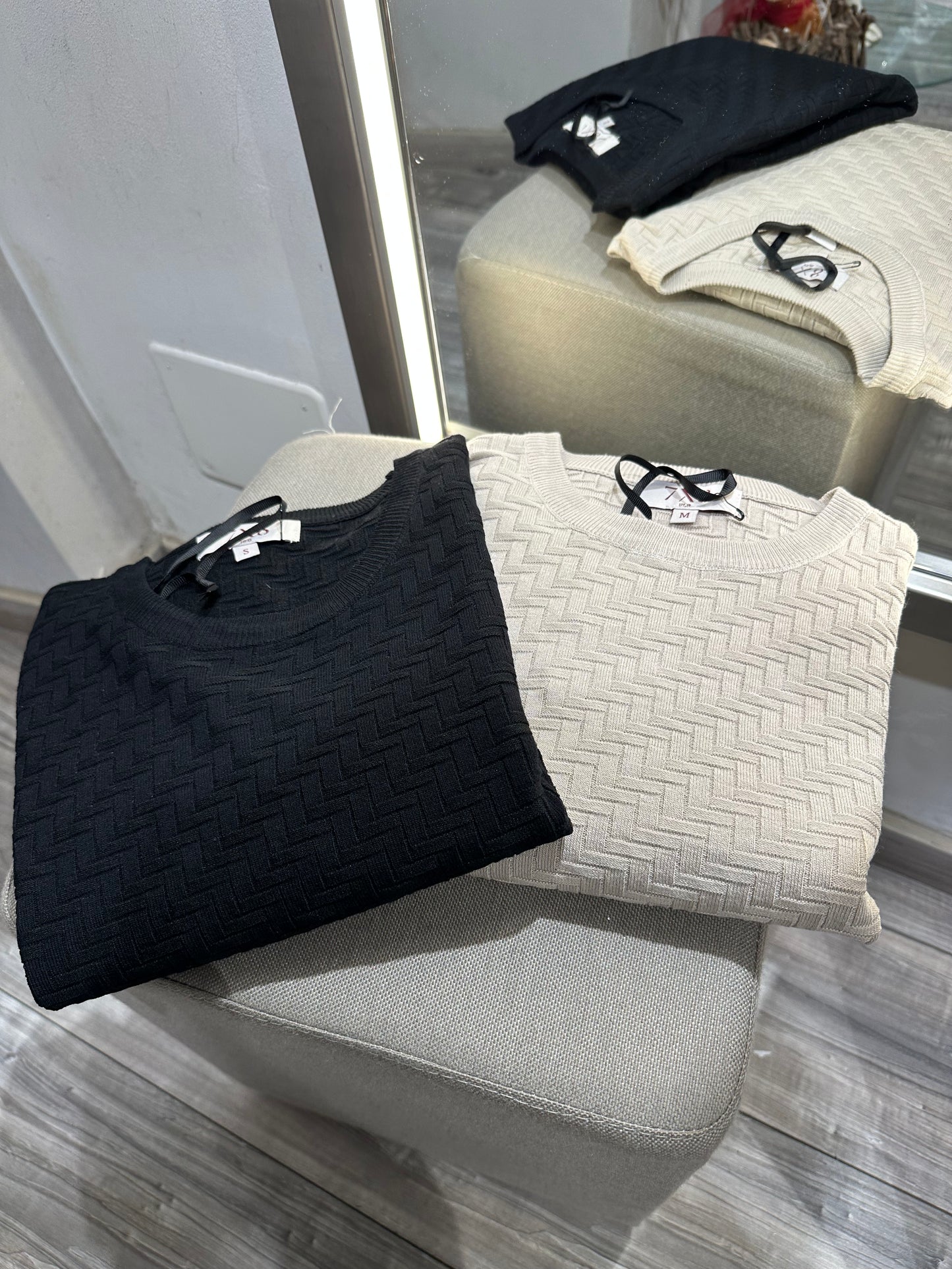 MAGLIA OPERATA IN MISTO VISCOSA NERA