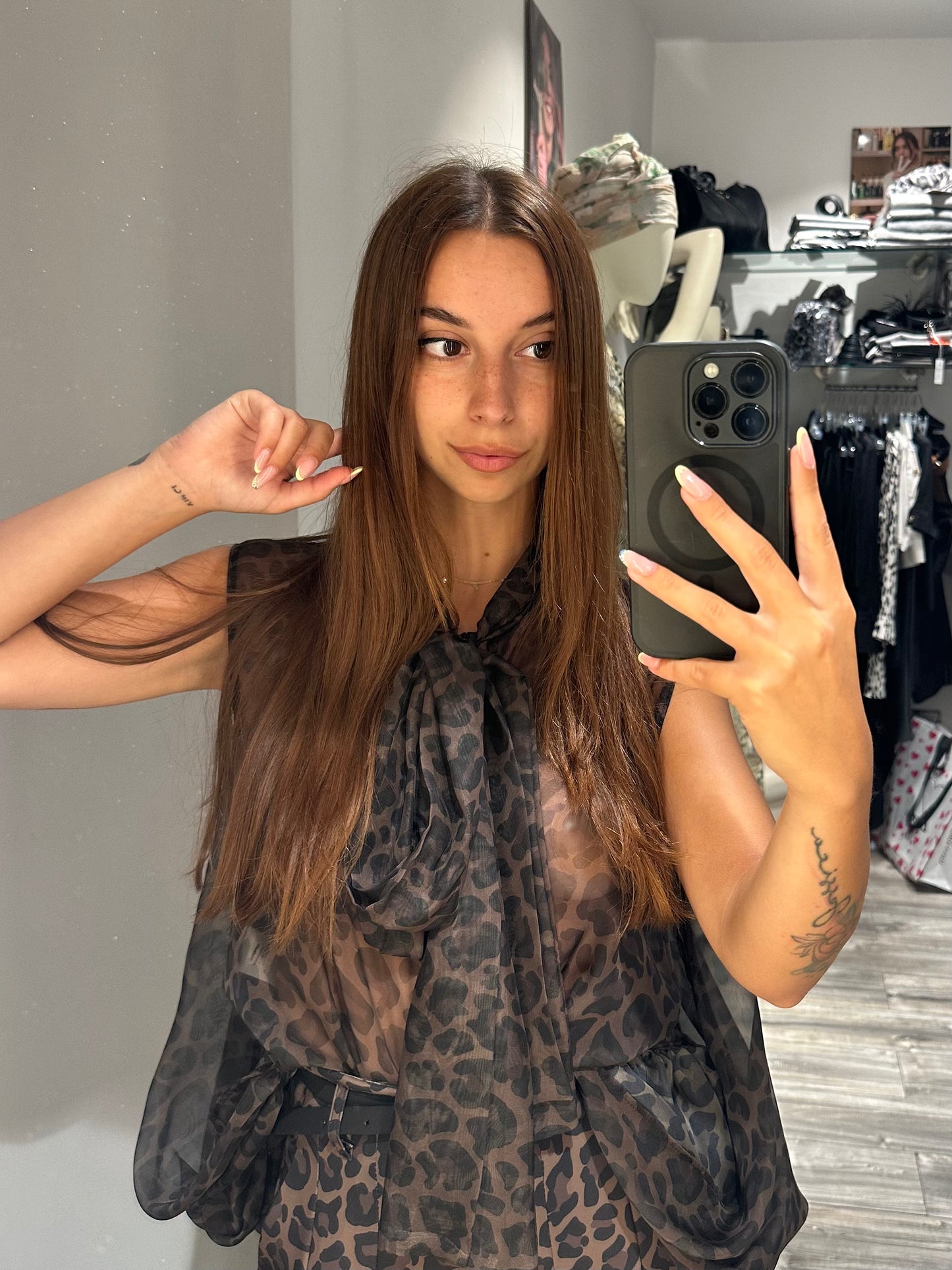 CAMICIA AMPIA CON FIOCCO FRONTALE E STAMPA ANIMALIER