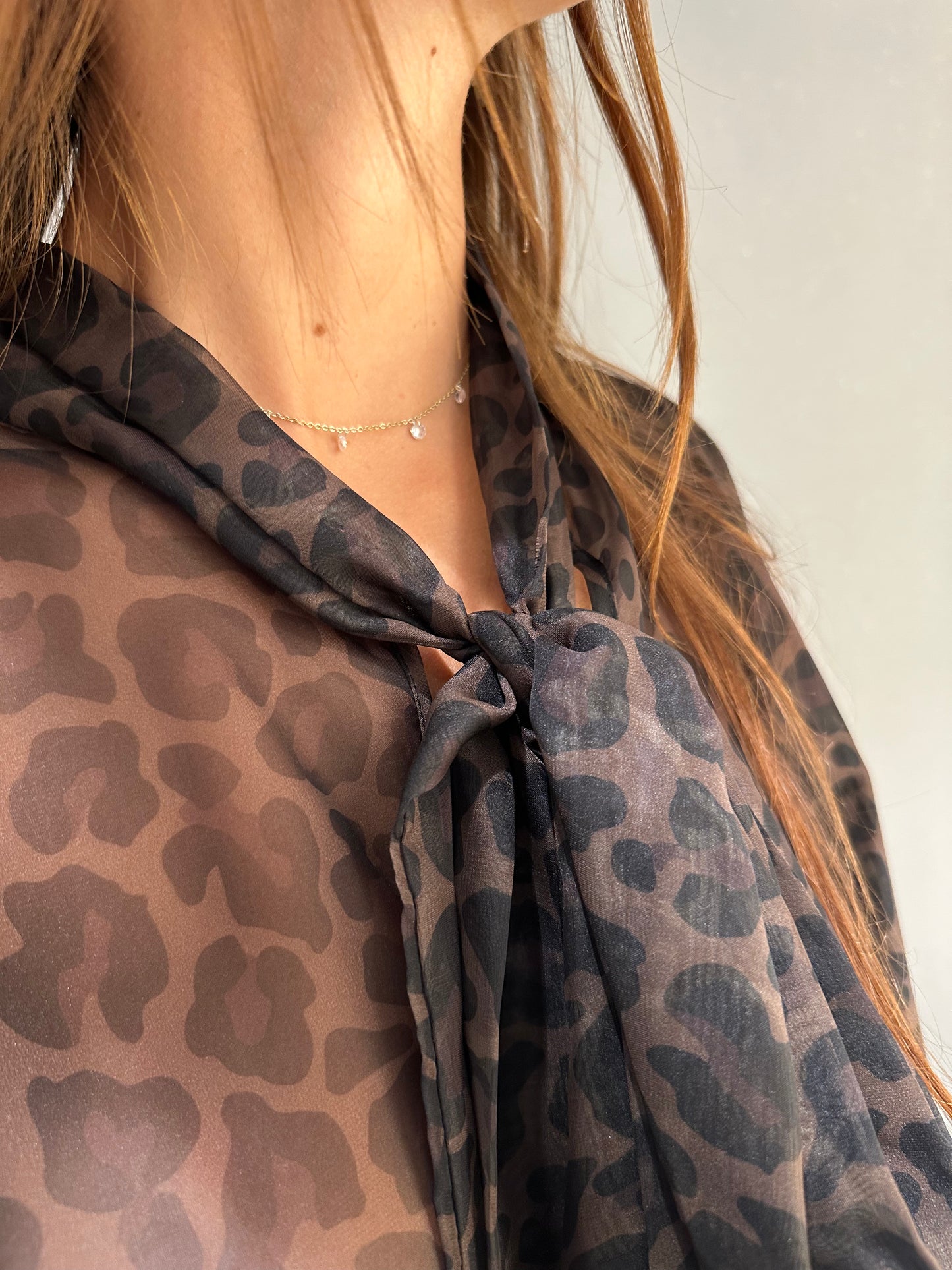 CAMICIA AMPIA CON FIOCCO FRONTALE E STAMPA ANIMALIER