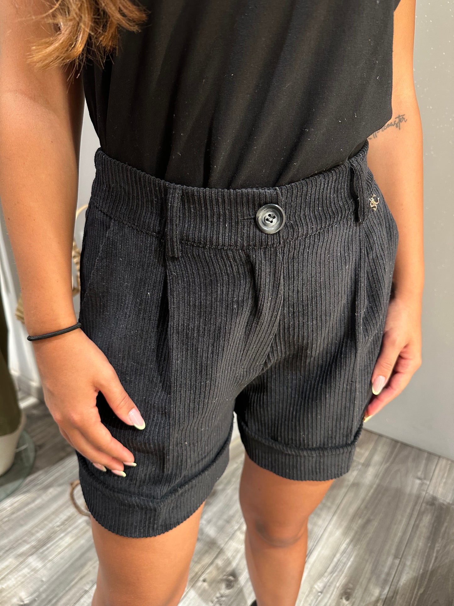 SHORT VELLUTO NERO