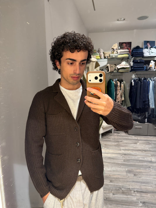 CARDIGAN MORO CON TASCHE APPLICATE