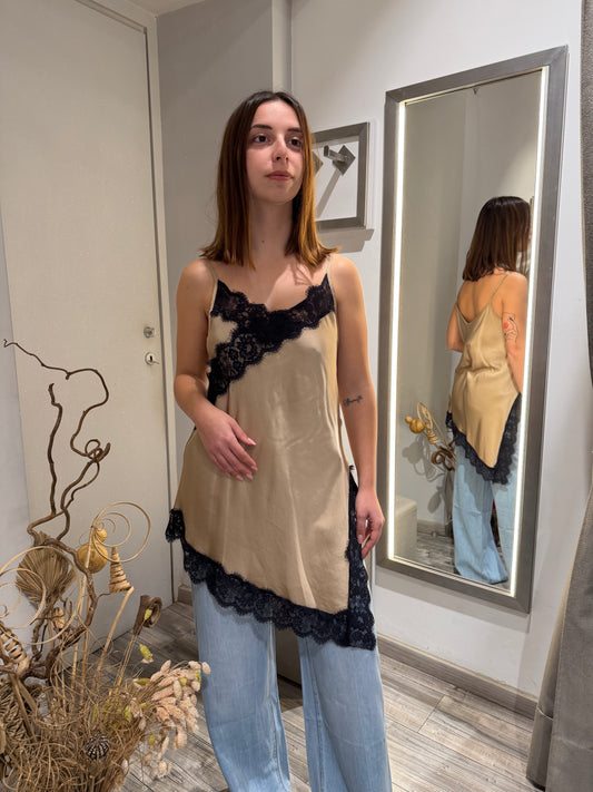 TOP CON INSERTO IN PIZZO SABBIA