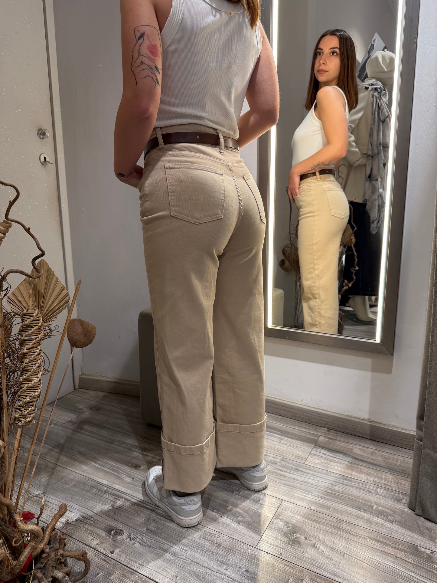 PANTARISVOLTO CON CINTURA SABBIA