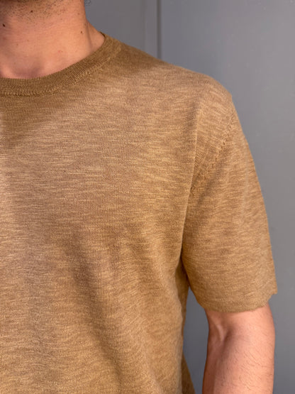 T-SHIRT IN MAGLIA MANICA CORTA CAMMELLO