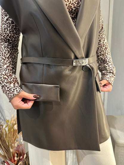 GILET IN SIMILPELLE CON CINTURA