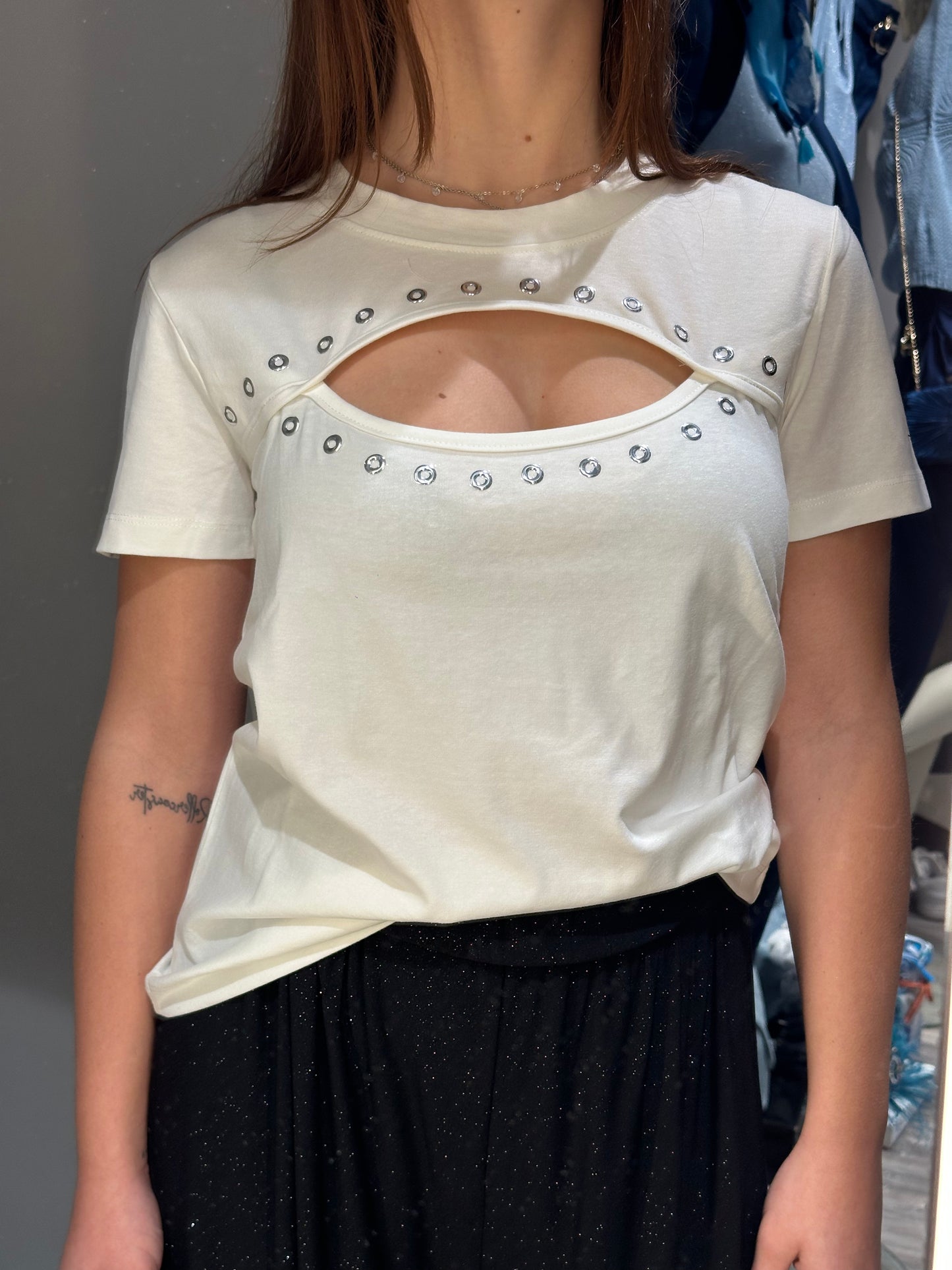 T-SHIRT SPACCO FRONTALE E BORCHIE
