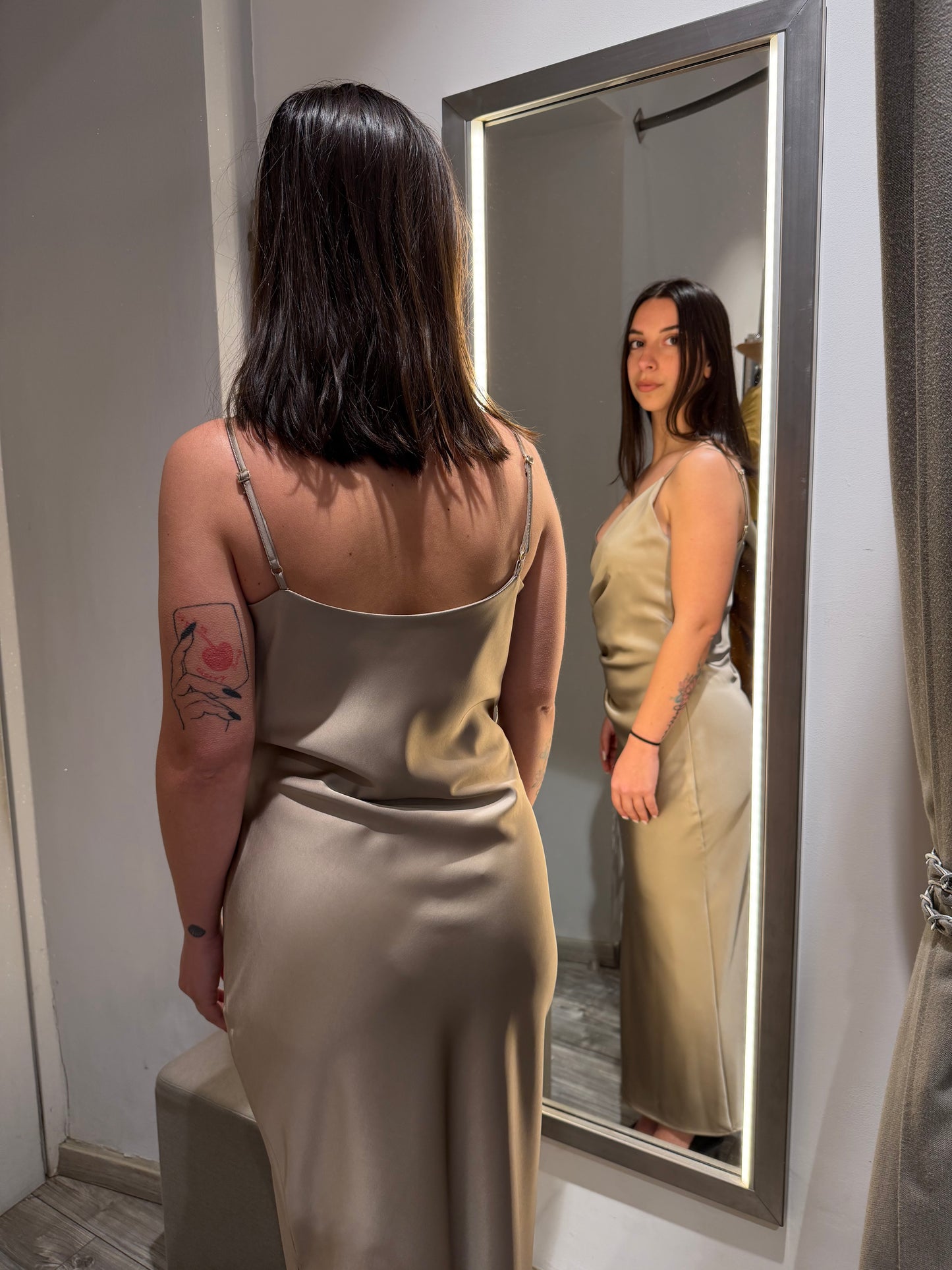 ABITO MIDI DRAPPEGGIATO EFFETTO SATIN PLATINO