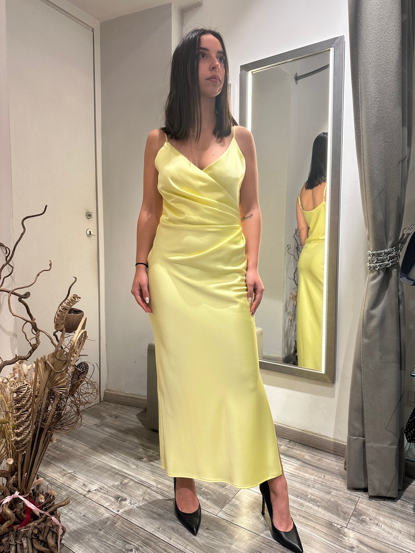 ABITO MIDI DRAPPEGGIATO EFFETTO SATIN GIALLO