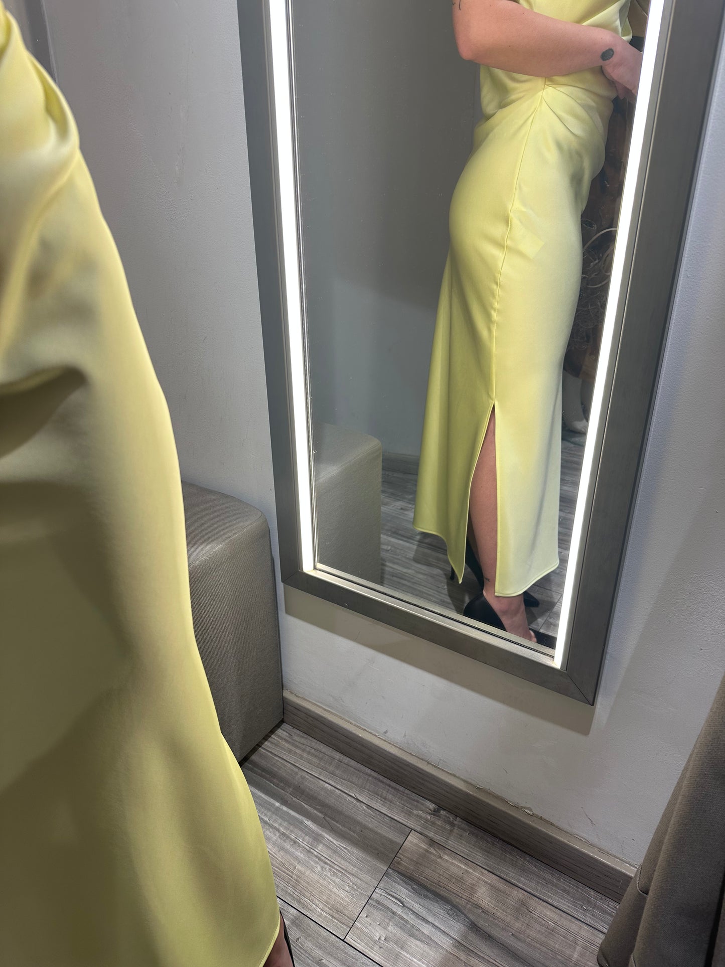 ABITO MIDI DRAPPEGGIATO EFFETTO SATIN GIALLO