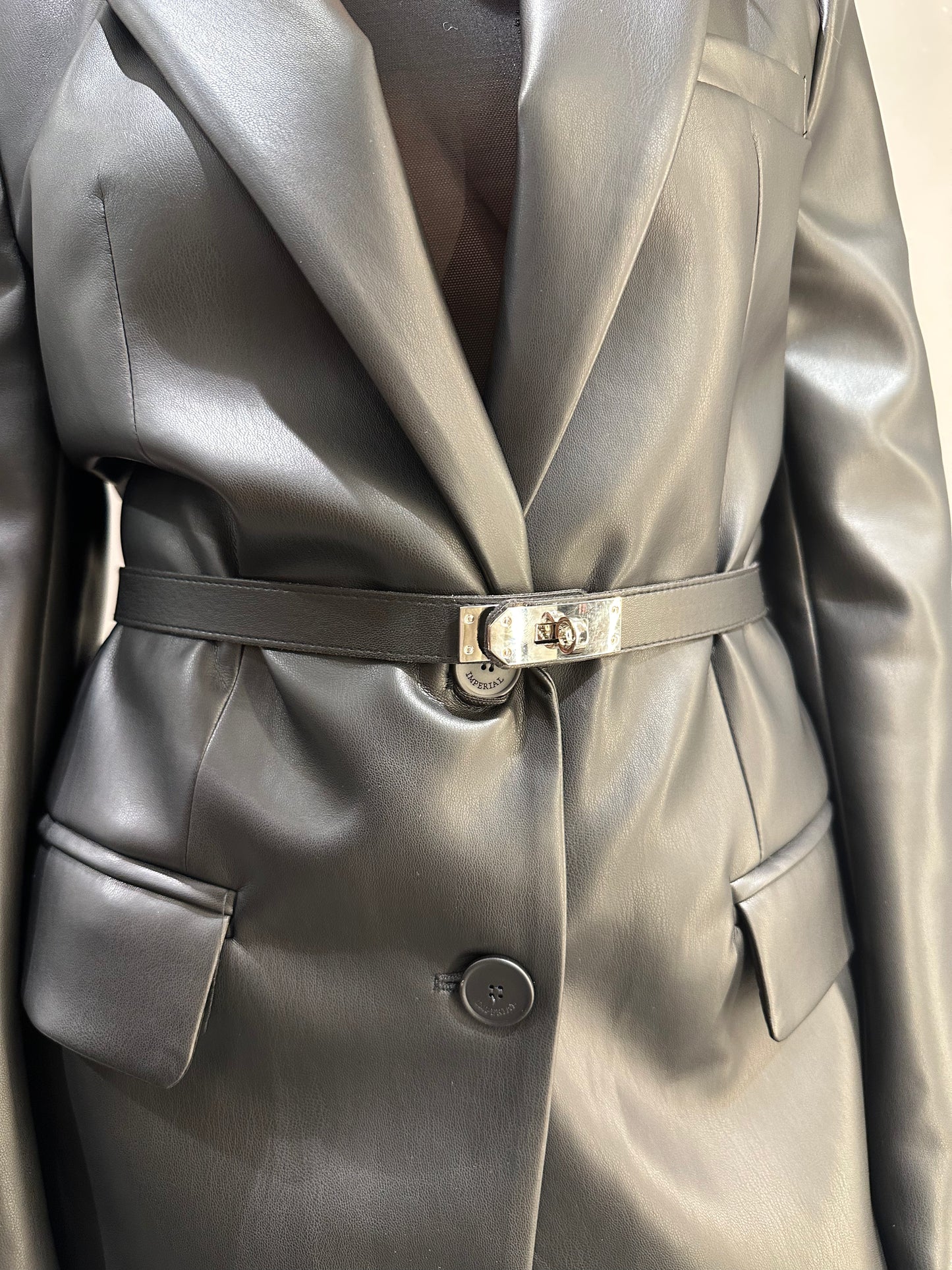 BLAZER IN SIMILPELLE CON BOTTONI E TASCHE
