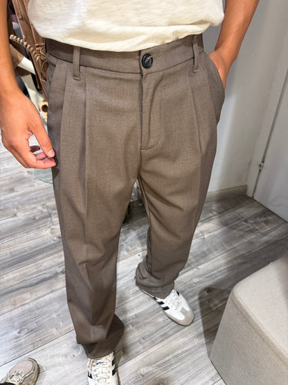 PANTALONE IMPERIAL REGULAR-FIT CON PINCES TAUPE PD3M
