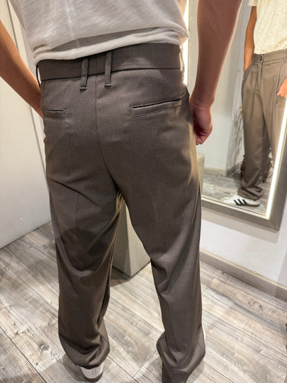 PANTALONE IMPERIAL REGULAR-FIT CON PINCES TAUPE PD3M