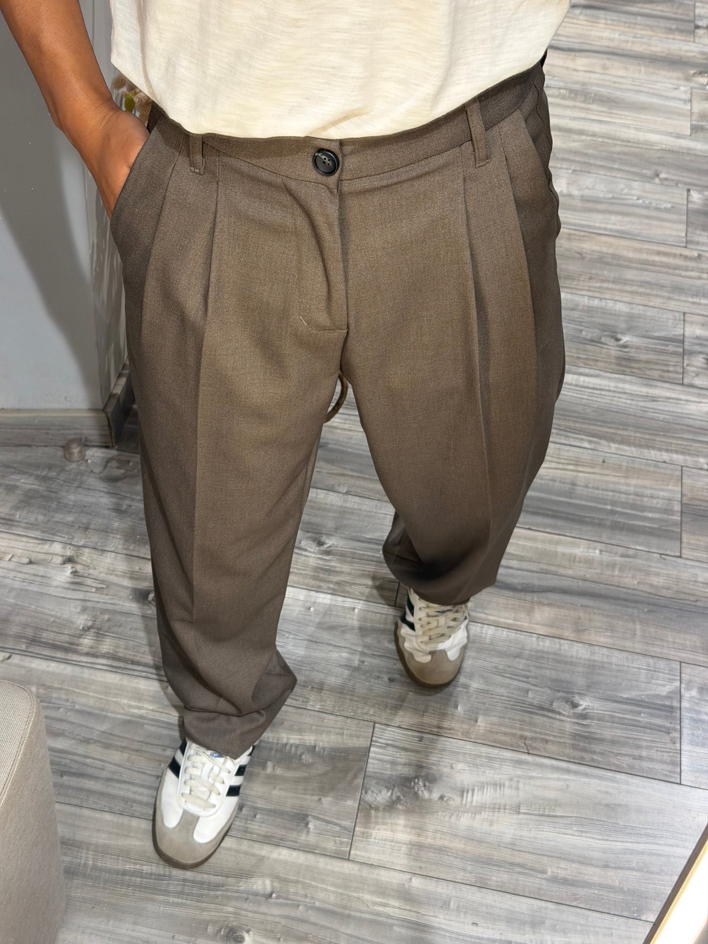 PANTALONE IMPERIAL REGULAR-FIT CON PINCES TAUPE PD3M