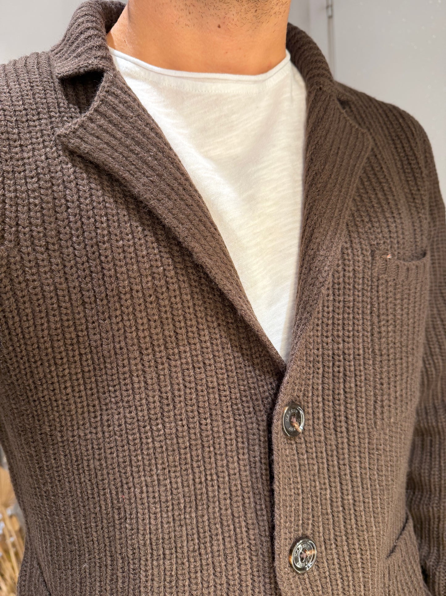 CARDIGAN MORO CON TASCHE APPLICATE