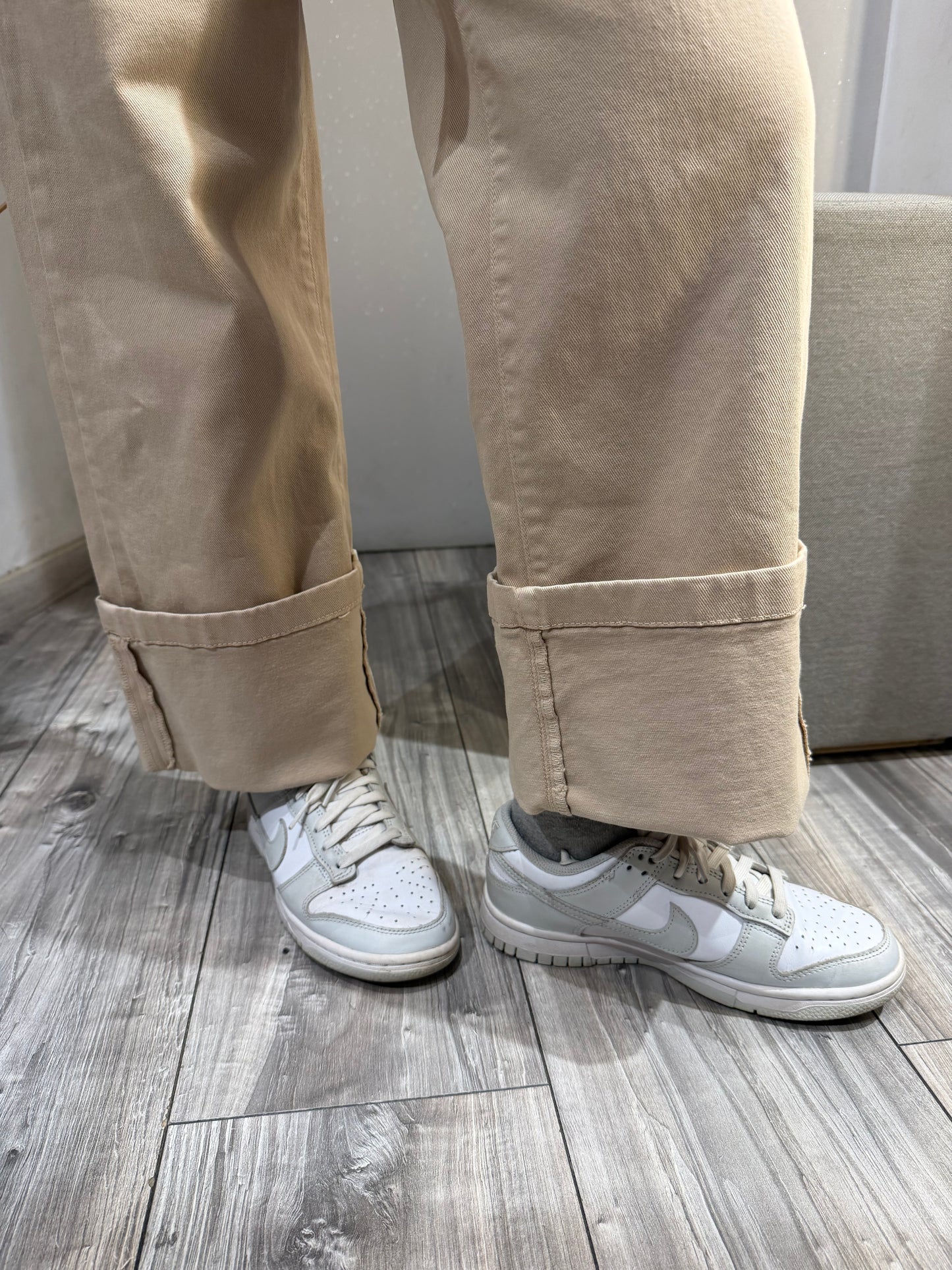 PANTARISVOLTO CON CINTURA SABBIA